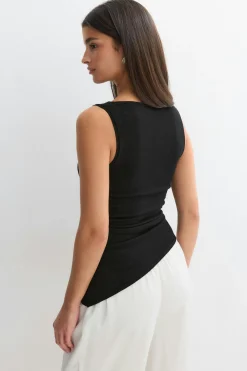 Asymmetric knitted top - Schwarz - Dame - Gina Tricot