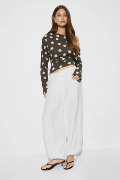Asymmetric top - Braun - Dame - Gina Tricot