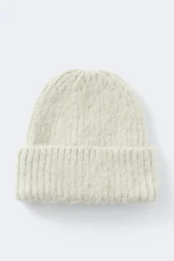 Chunky hairy beanie - Weiß - Dame - Gina Tricot