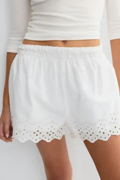 Drawstring embroidery shorts - Weiß - Dame - Gina Tricot