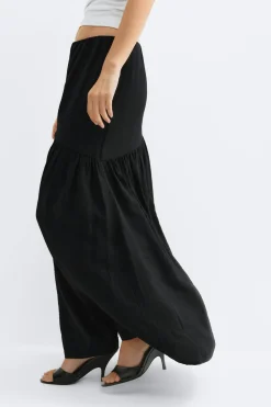 Dropped waist skirt - Schwarz - Dame - Gina Tricot