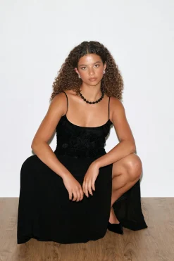 Embroidery dropped waist dress - Schwarz - Dame - Gina Tricot