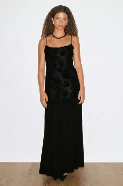 Embroidery dropped waist dress - Schwarz - Dame - Gina Tricot