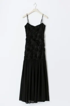 Embroidery dropped waist dress - Schwarz - Dame - Gina Tricot