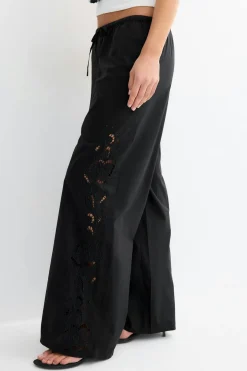 Embroidery poplin trousers - Schwarz - Dame - Gina Tricot