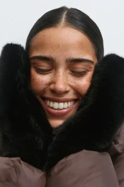 Faux fur mittens - Schwarz - Dame - Gina Tricot