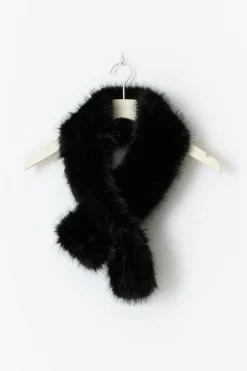Faux fur plush scarf - Schwarz - Dame - Gina Tricot