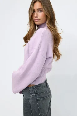 Funnel neck knitted sweater - Lila - Dame - Gina Tricot