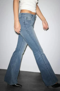 Glow low flare jeans - Blau - Dame - Gina Tricot