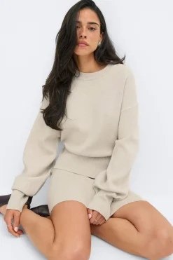 Knitted fitted sweater - Beige - Dame - Gina Tricot