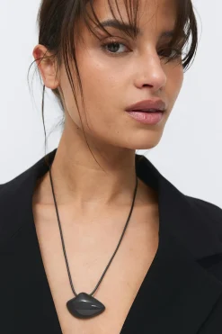 Long necklace - Schwarz - Dame - Gina Tricot