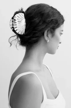 Metal seashell hair clip - Gold - Dame - Gina Tricot