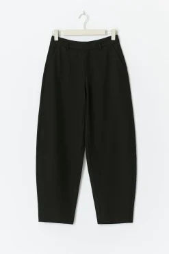 Mid waist barrel trousers - Schwarz - Dame - Gina Tricot