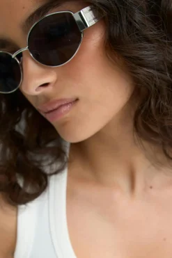 Oval metal frame sunglasses - Schwarz - Dame - Gina Tricot