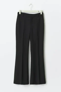Relaxed bootcut trousers - Schwarz - Dame - Gina Tricot