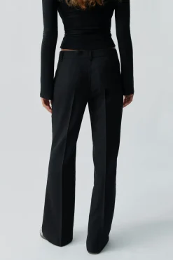 Relaxed bootcut trousers - Schwarz - Dame - Gina Tricot