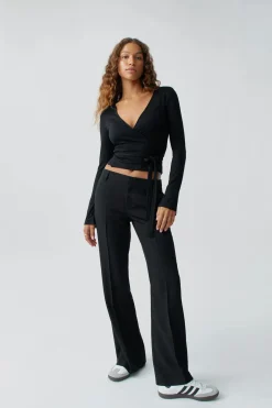 Relaxed bootcut trousers - Schwarz - Dame - Gina Tricot
