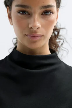 Ruched funnel neck top - Schwarz - Dame - Gina Tricot