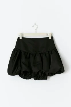 Satin balloon mini skirt - Schwarz - Dame - Gina Tricot