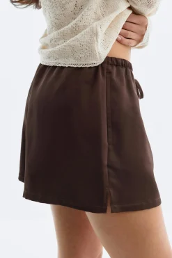 Satin drawstring shorts - Braun - Dame - Gina Tricot