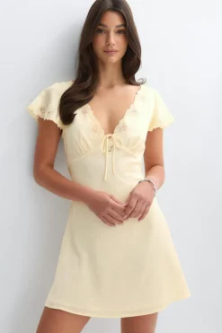 Satin lace mini dress - Gelb - Dame - Gina Tricot