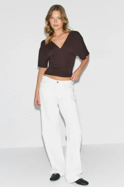 Shaped v-neck top - Braun - Dame - Gina Tricot