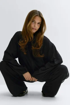 Soft sporty zip jacket - Schwarz - Dame - Gina Tricot