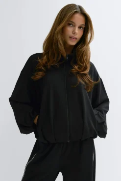 Soft sporty zip jacket - Schwarz - Dame - Gina Tricot