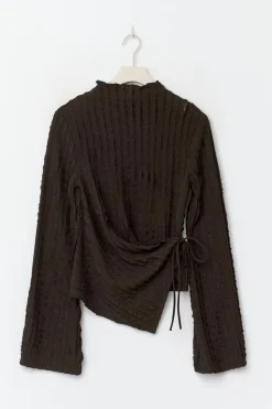 Textured tie detail top - Braun - Dame - Gina Tricot