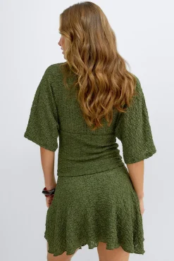Textured v-neck top - Grün - Dame - Gina Tricot