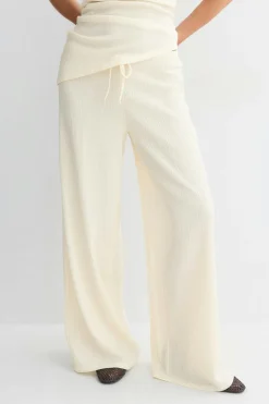 Textured wide trousers - Weiß - Dame - Gina Tricot