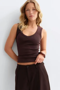 Tight v-neck rib tank - Braun - Dame - Gina Tricot