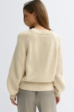 V-neck knitted sweater - Beige - Dame - Gina Tricot
