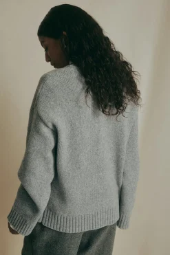 V-neck knitted wool sweater - Grau - Dame - Gina Tricot