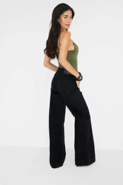 Waist hug flare jeans - Schwarz - Dame - Gina Tricot