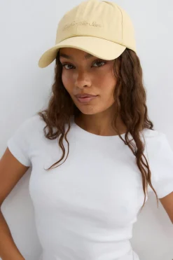 Washed cotton cap - Gelb - Dame - Gina Tricot