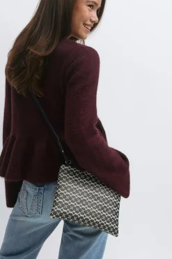 Y clutch bag - Schwarz - Gina Tricot