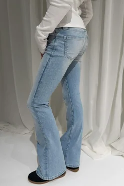 Y too clean flare jeans - Blau - Gina Tricot